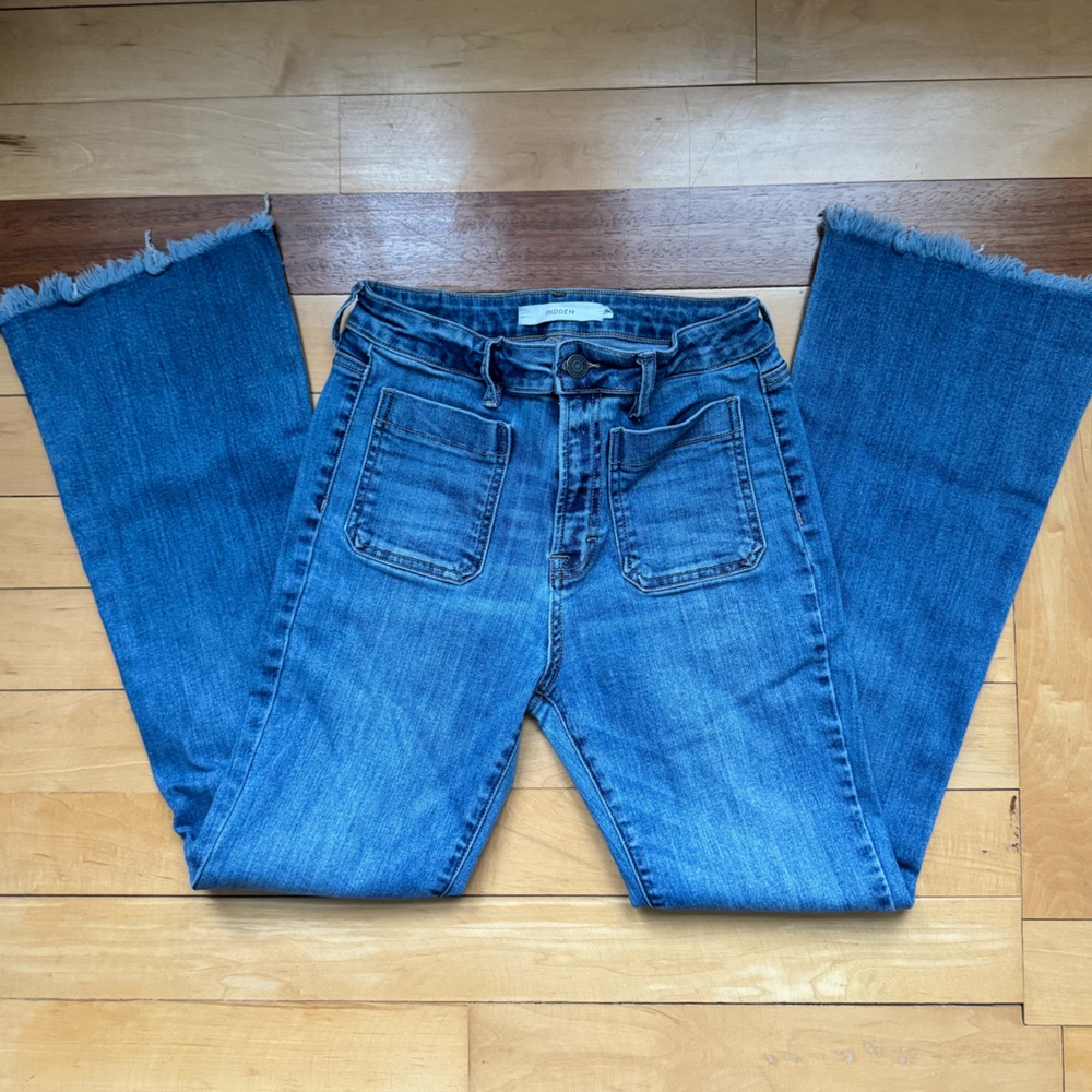 Hidden Jeans Frayed Hems Medium Blue Wash Distressed